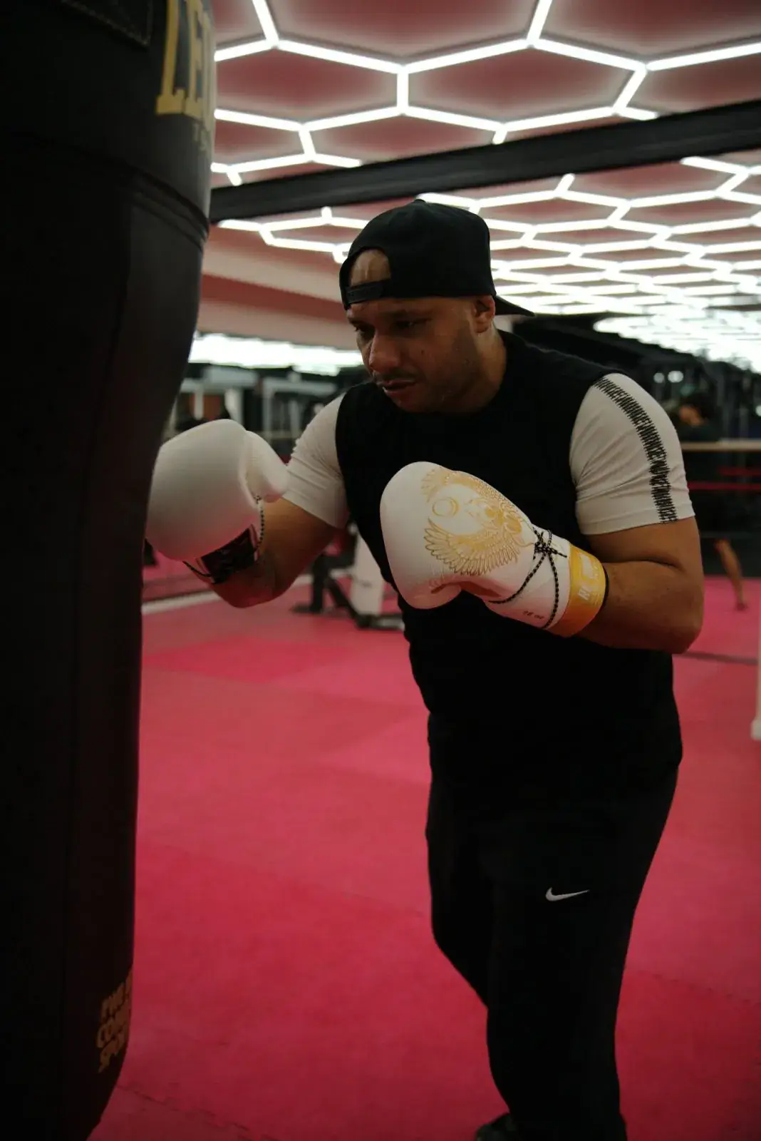Boxeador con guantes en ZGYM DIAZ
